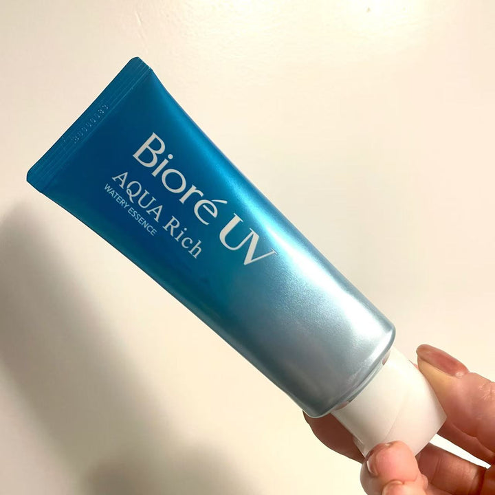 Essence aqueuse riche BIORE Aqua