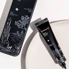 Crème contour des yeux inversée au thé noir de Pyunkang Yul