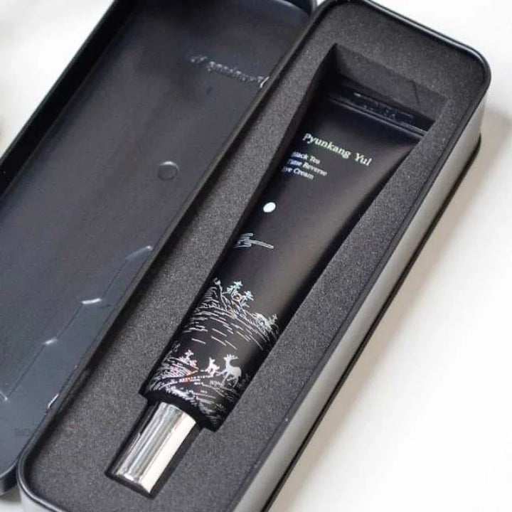 Crème contour des yeux inversée au thé noir de Pyunkang Yul